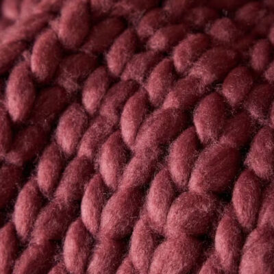 MARIETTE • Plaid rouge tricotté (154x140 cm) – Image 2