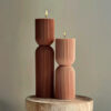 Bougies Cocoa beiges et brunes allumées
