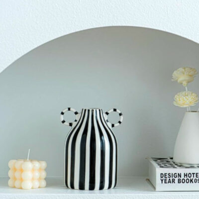 COLETTE • Vases ligné noir et blanc – Image 4