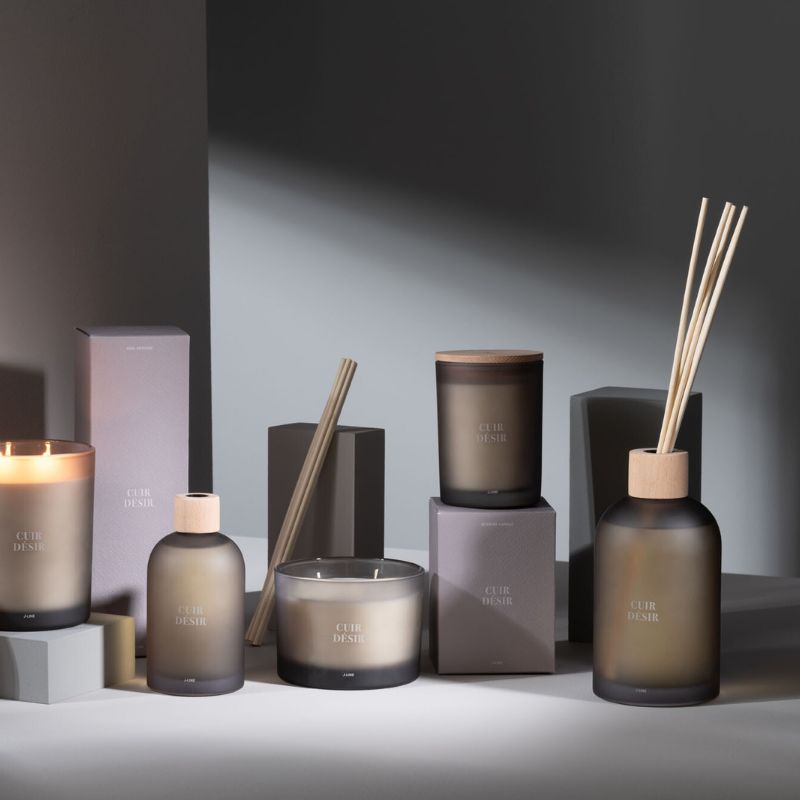 LIA • Bougie parfumée - Cuir Désir (38h) – Image 4