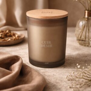 LIA • Bougie parfumée – Cuir Désir (38h)