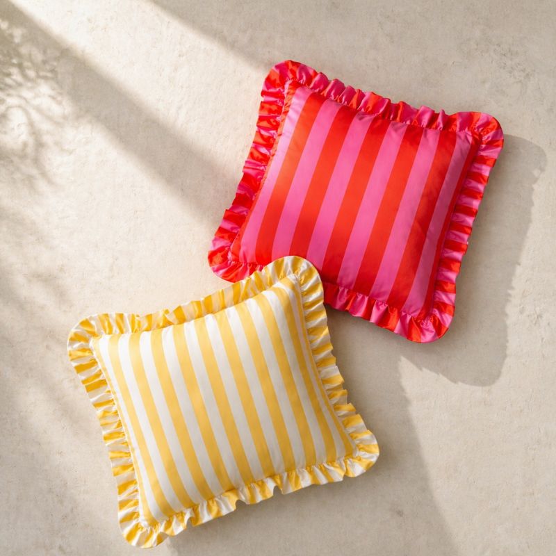 JUNE • Coussin Extérieur Rayé Rouge & Rose – Image 2